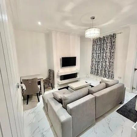 Nice And Comfy House *