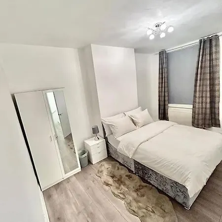 Nice And Comfy House Leeds (West Yorkshire)